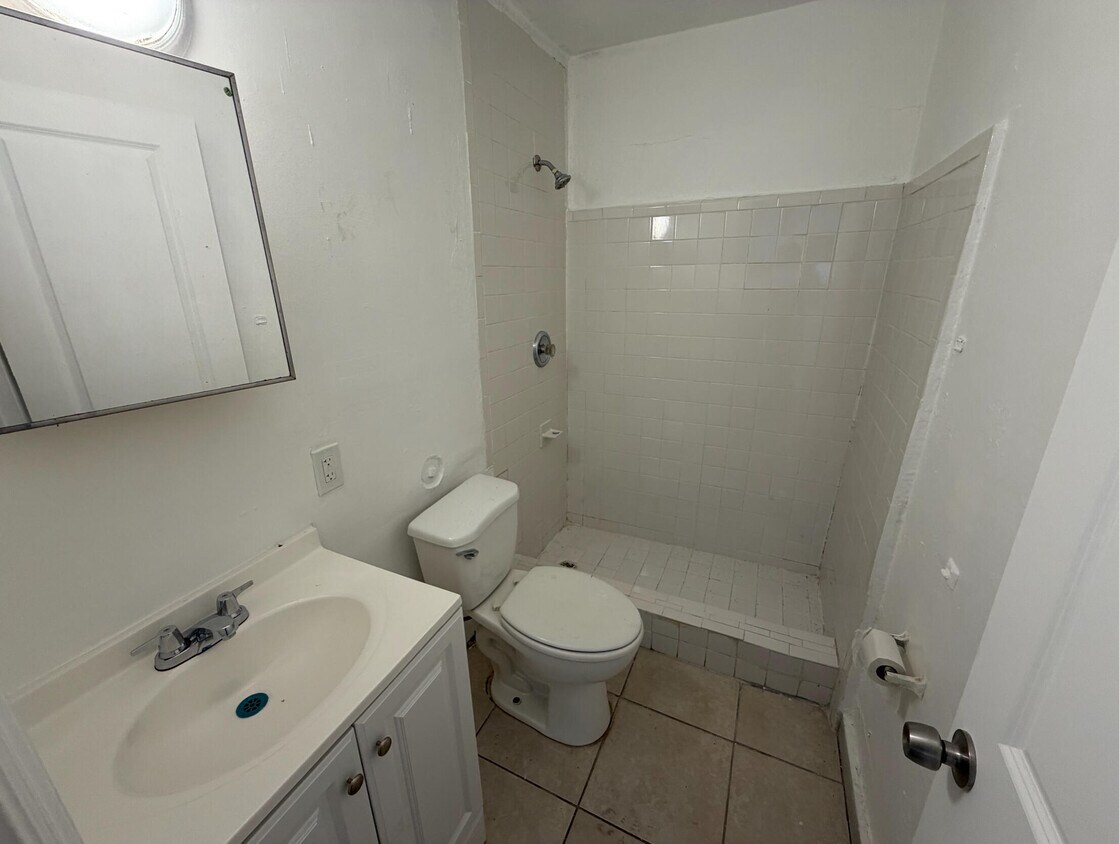 Foto del edificio - 1100 NW 7th St