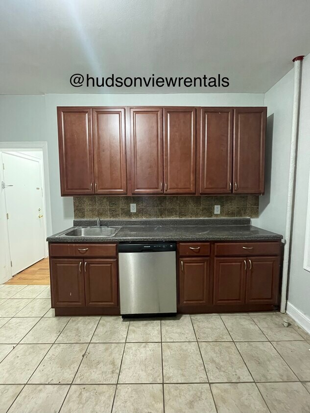 Unit 8 - 384 Baldwin Ave