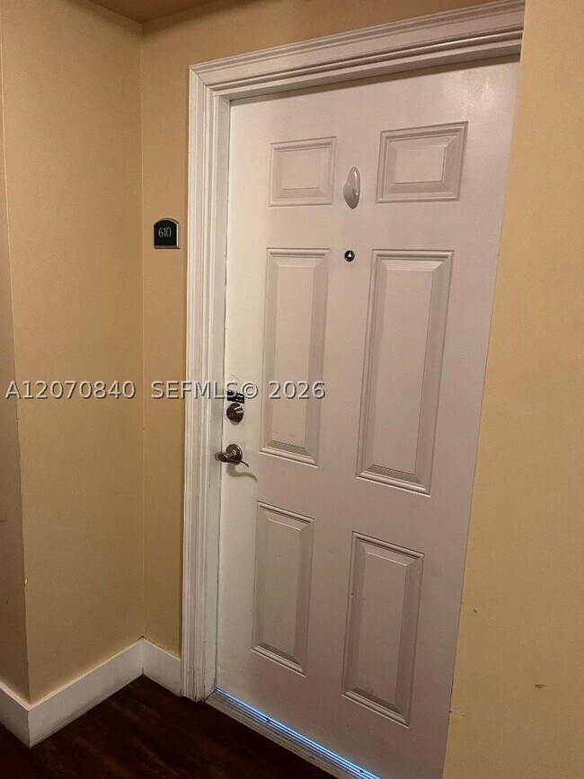 Foto del edificio - 1690 SW 27th Ave