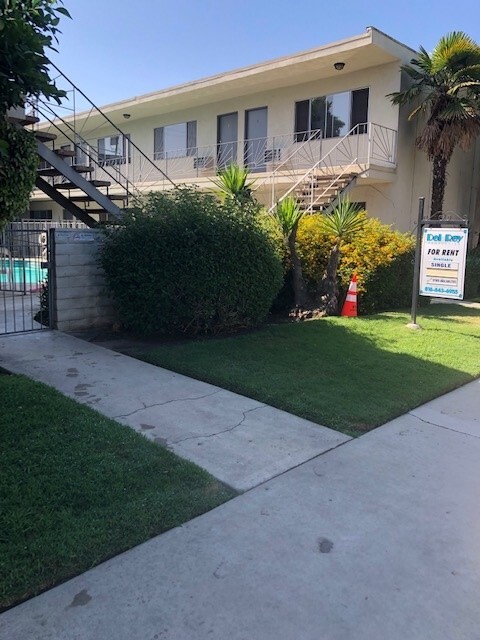 244 W. Tujunga: Welcome! - 244 W Tujunga Ave