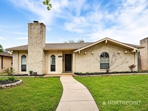 Building Photo - 1504 Carnation Dr