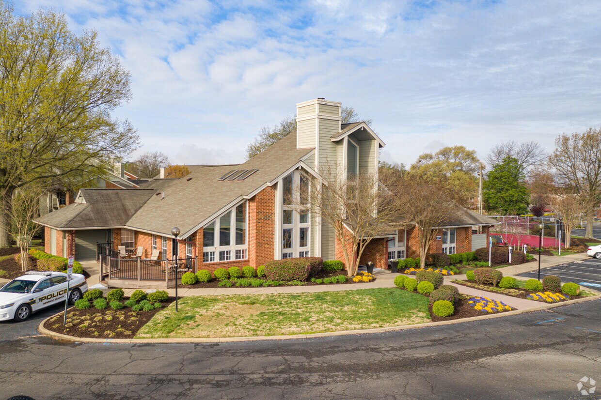 Broadmoor Apartments 9475 W Broad St Henrico, VA