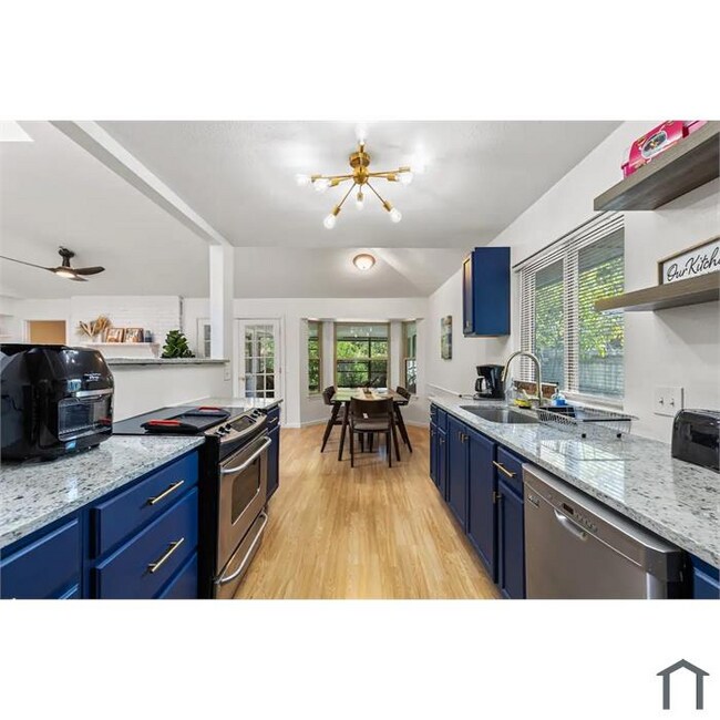Foto del edificio - 1020 Hickory Cir