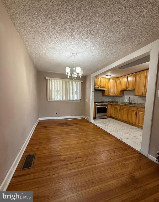 Foto del edificio - 4240 Sheffield Ave