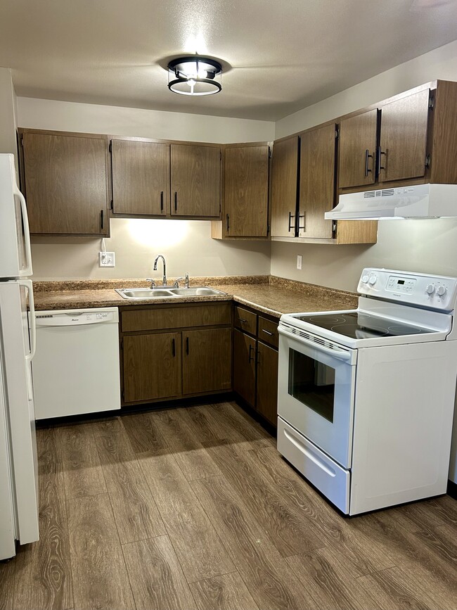 Building Photo - 1614 E Harding Dr