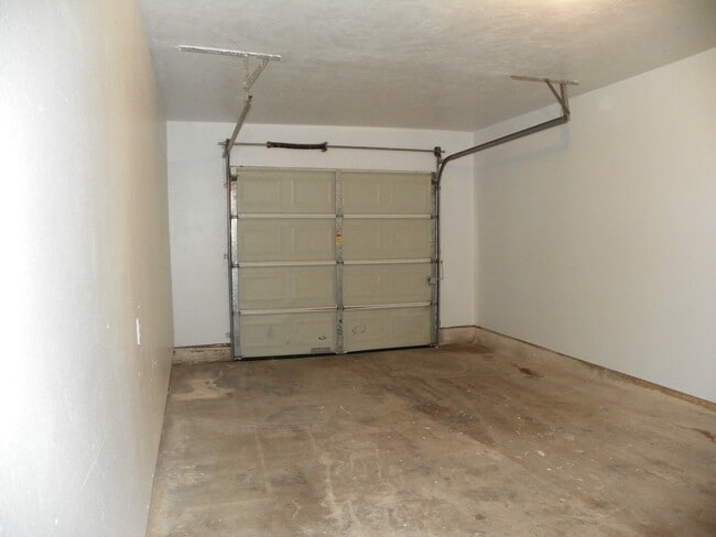 Building Photo - 3 Bedroom Brick home in Tecumseh