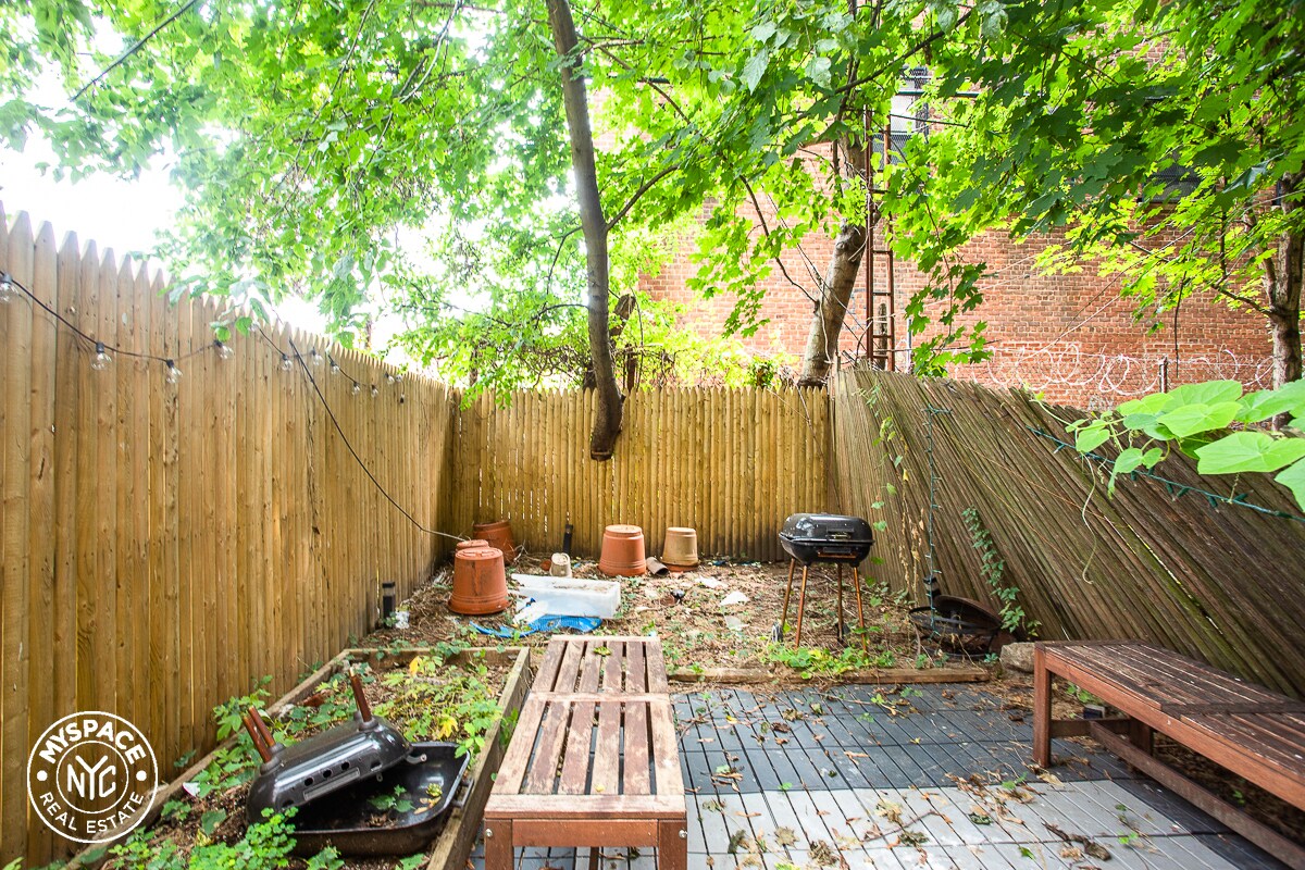 Primary Photo - 1254 Decatur St