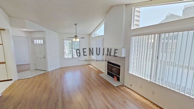 Building Photo - Charming 1Bd Upstairs Condo w/ Den & Garage