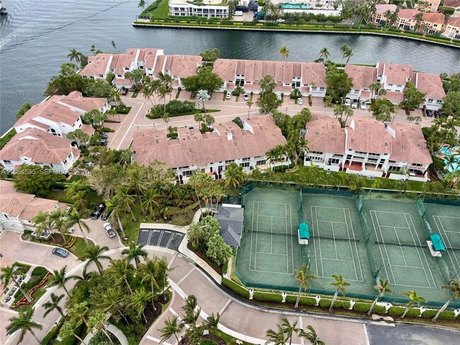 Building Photo - 21050 Point Pl