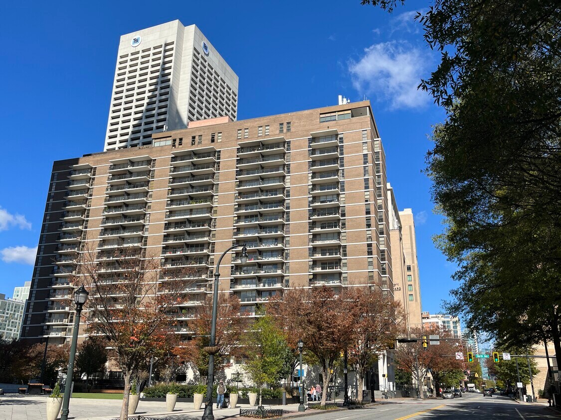 Foto principal - 620 Peachtree St NE