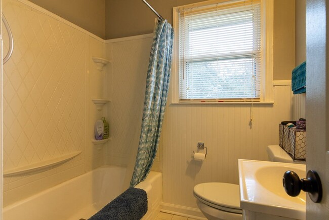 Bathroom - 1131 Magnolia Dr