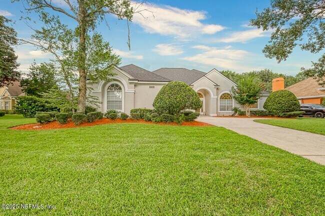 Foto del edificio - 8205 Bay Tree Ln