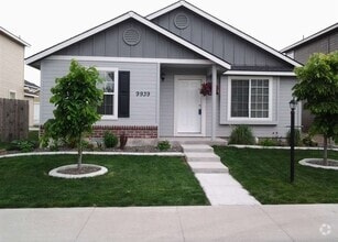Building Photo - 9939 W Rustica St