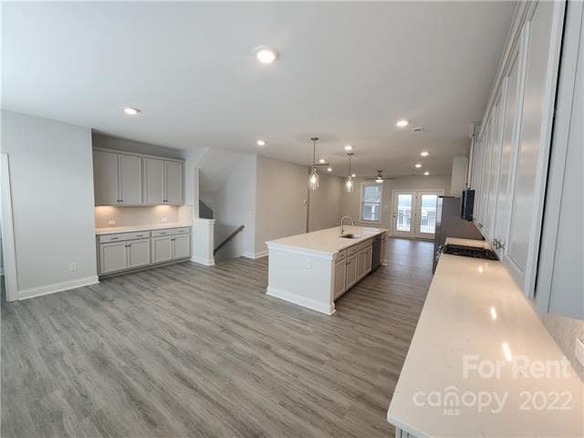 Building Photo - 2636 Roseglen Ln