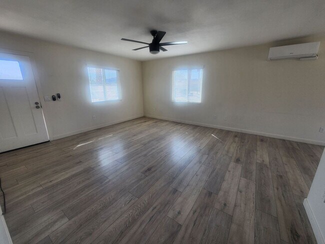 Foto del edificio - 74052 Pinon Dr