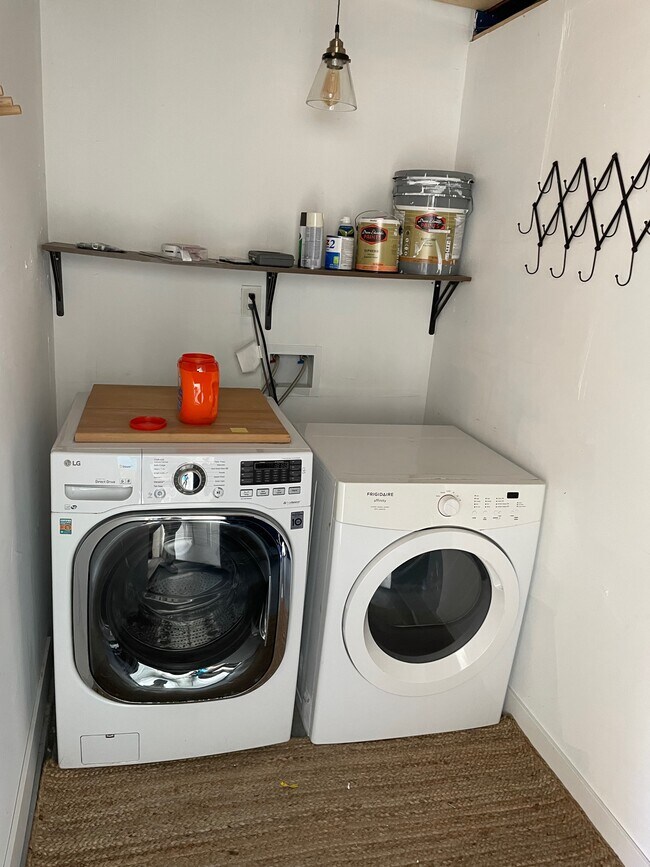 laundry in garage - 2325 Walgrove Ave