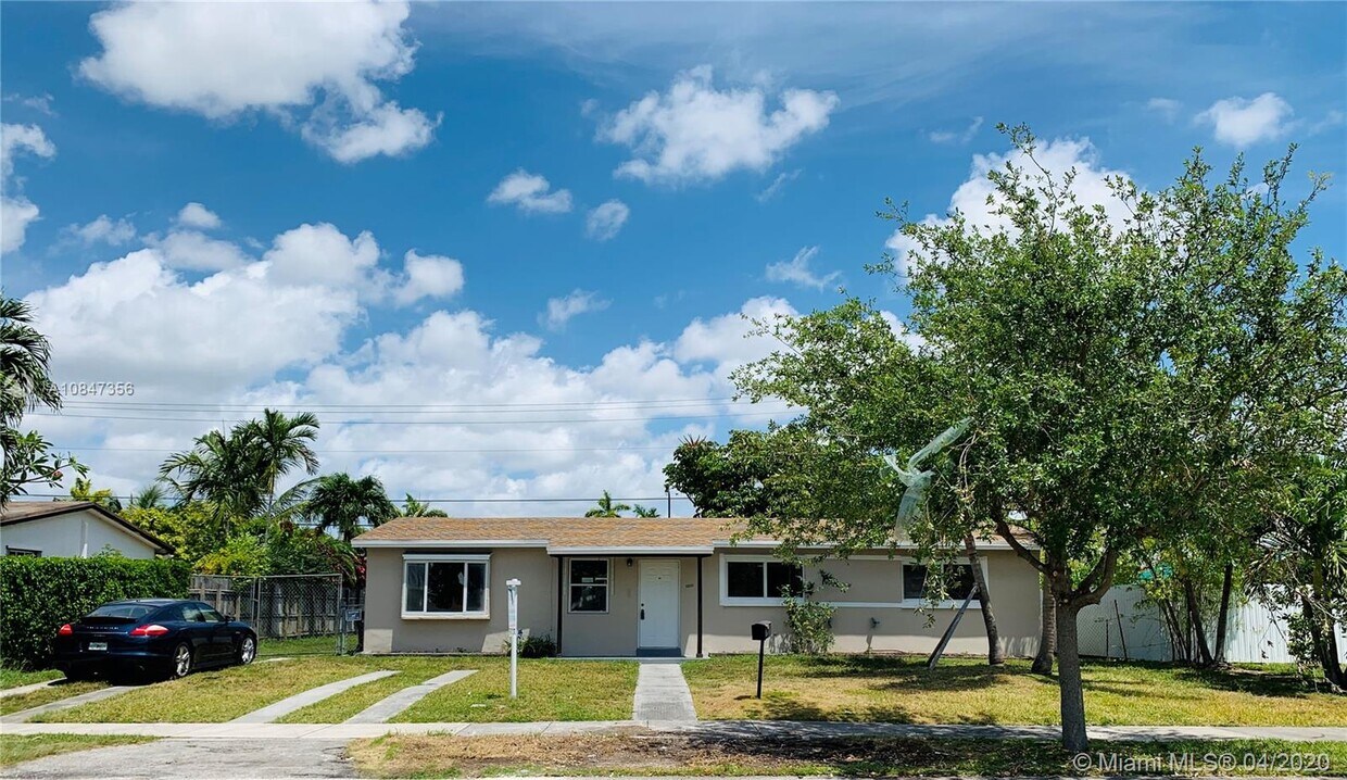 Primary Photo - 10111 Dominican Dr