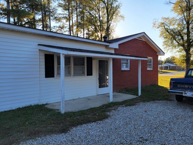 Foto del edificio - 1207 Anderson Creek School Rd