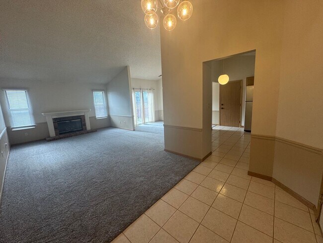 Foto del edificio - Spacious & Stylish Condo for Rent: 2 Bed/2...