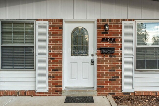 Building Photo - 235 Moule Dr