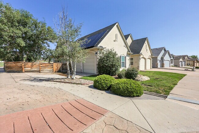 Foto del edificio - $3,650 - 4 Bed, 4 Bath Home with 4 Car Gar...