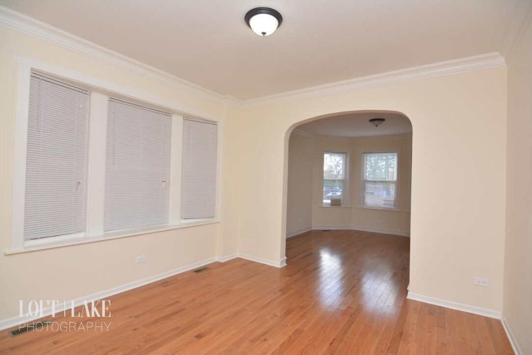 Foto principal - 2133 N Springfield Ave