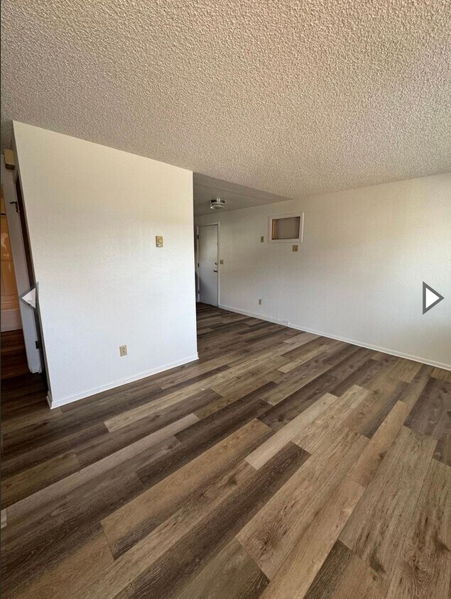 Foto del edificio - 121 Hudson Ave