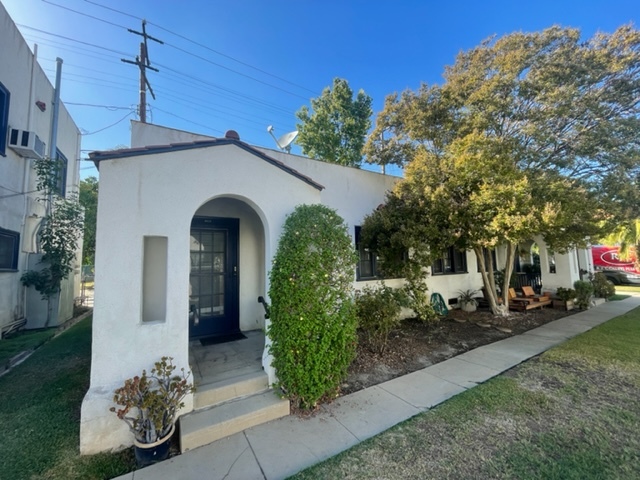 Front Porch Entry - 1415 Bank St