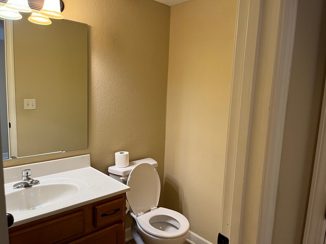 13752 Post Oak Ln, Platte City, MO 64079 Townhome Rentals in Platte