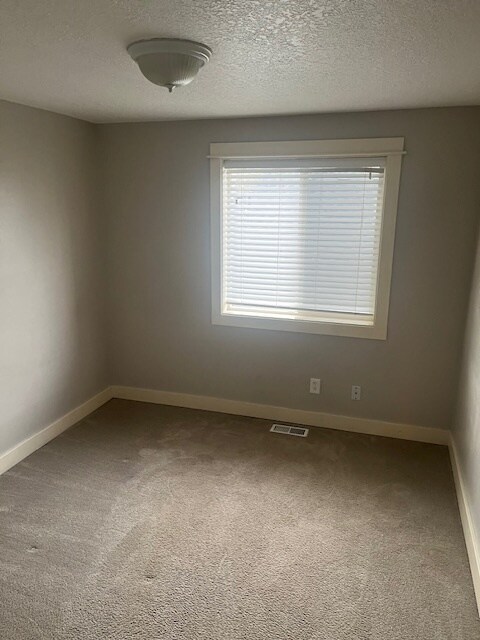 Foto del edificio - 16062 SW Red Clover Ln.