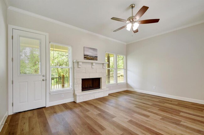 Foto del edificio - 2109 Meadow View Dr