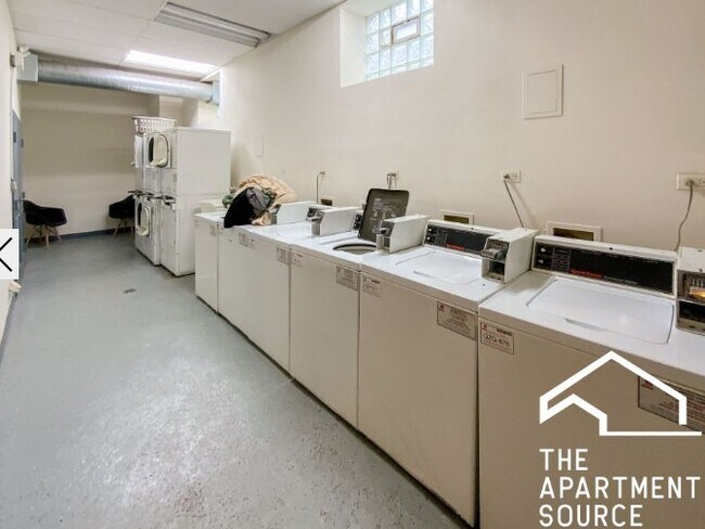 Foto del edificio - 3922 N Pine Grove Ave