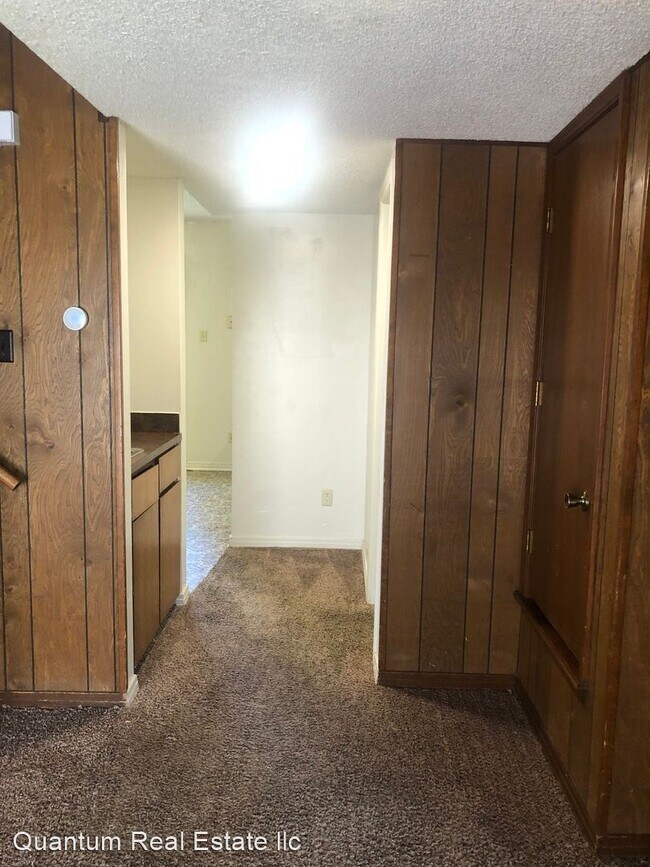 Building Photo - 2 br, 1.5 bath House - 6837 S. INDEPENDENCE