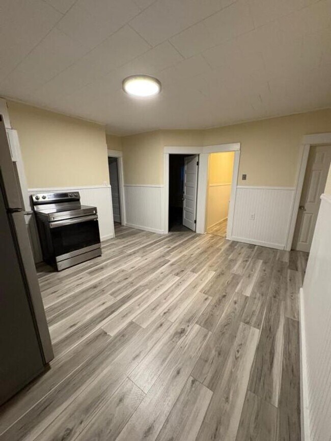 Building Photo - 177 Ingleside Ave