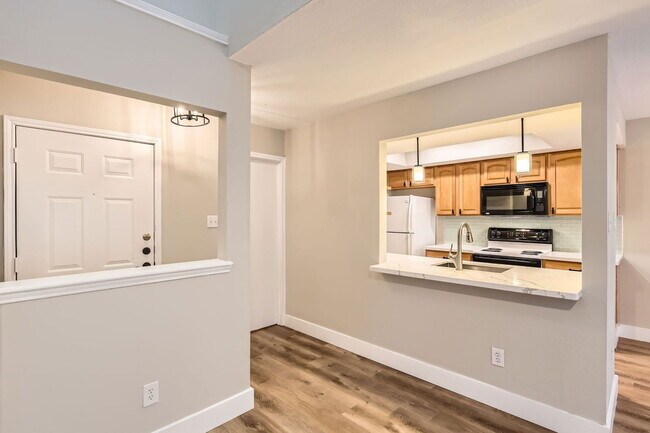 Foto del edificio - 512 Eberhart Ln