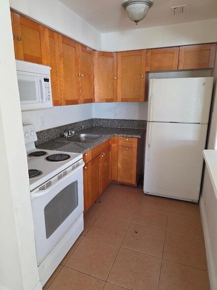 Building Photo - 3640 NE 1st Ave