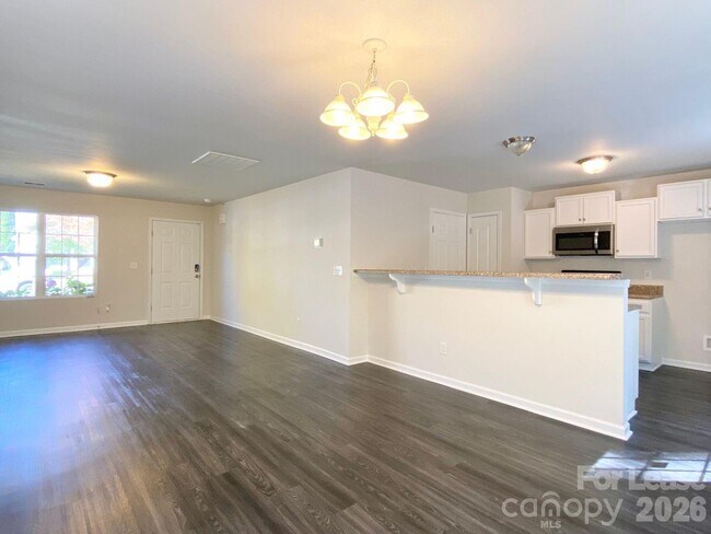 Building Photo - 320 Peachtree Rd