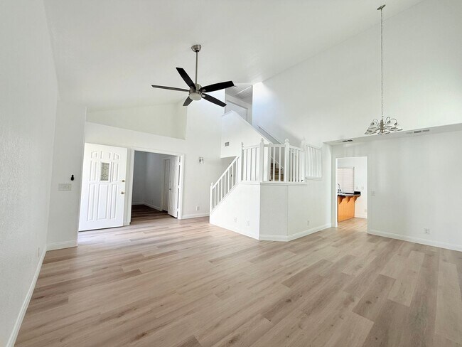 Building Photo - Wonderful South Shores single-family house...
