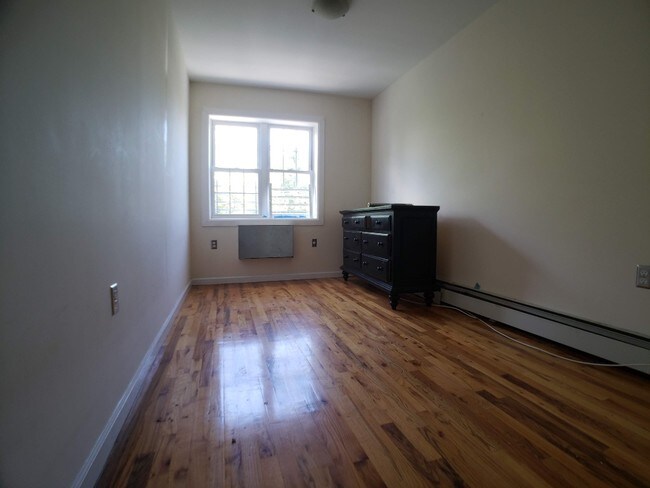 Building Photo - 2 Bedroom Apt/Gun Hill Road