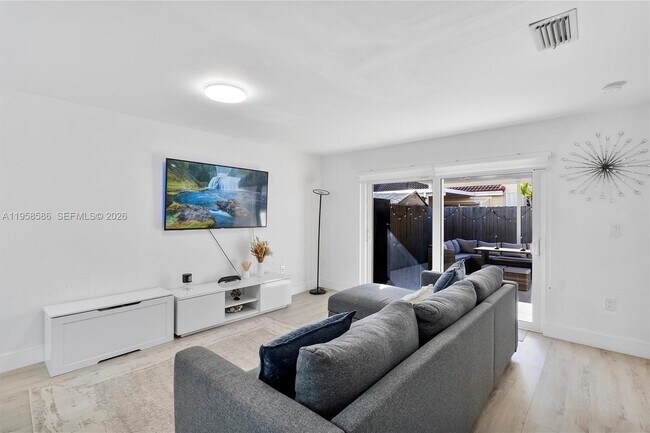 Building Photo - 342 NW 114th Ave