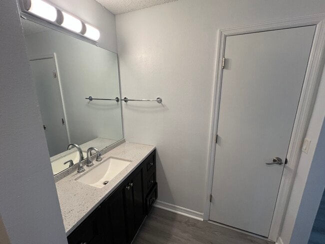 Foto del edificio - 12833 Parkbury Dr