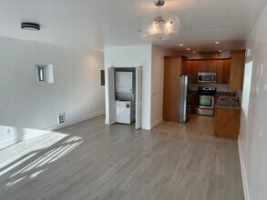 Building Photo - 916 13th Ave