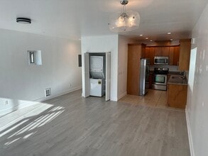 Building Photo - 916 13th Ave