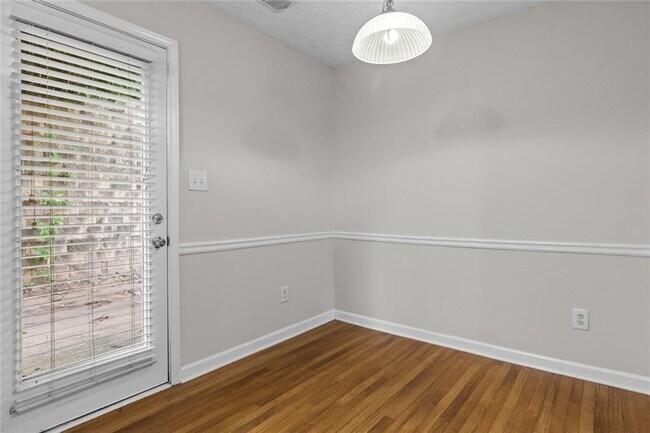 Foto del edificio - 1483 Little Creek Dr