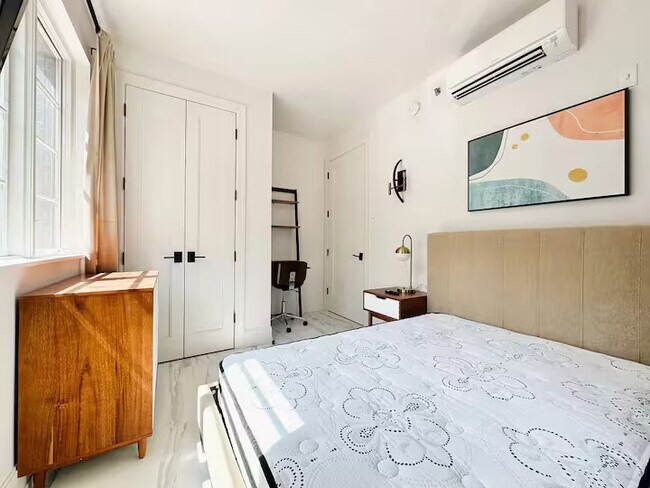 Foto del edificio - Furnished room/NOT APARTMENT