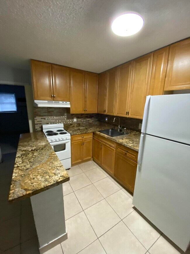 Building Photo - 5168 NE 6th Ave