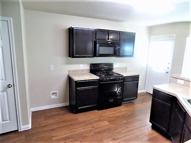 Foto del edificio - 911 Redcrest Springs Ct