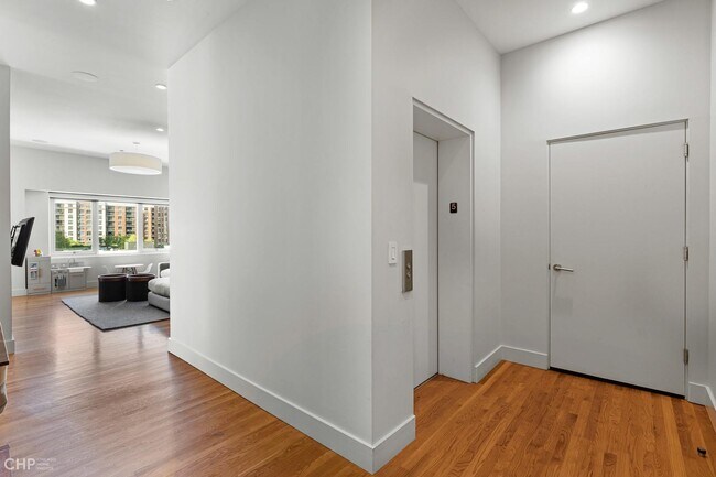 Foto del edificio - 747 N Clark St