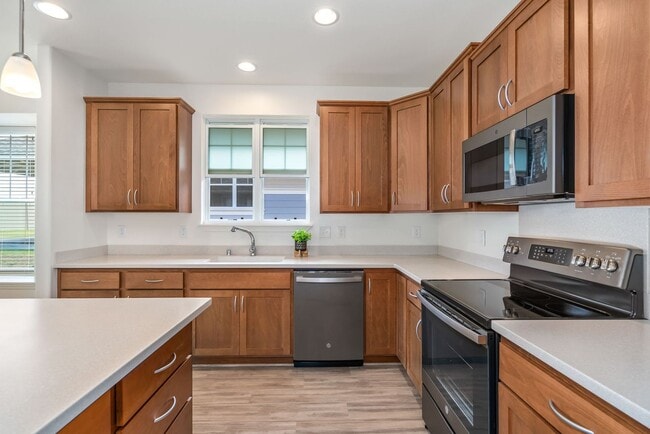Building Photo - Beautiful Designed, Newer House, Unfurnish...