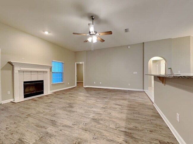 Foto del edificio - 1145 Buckbean Branch Ln E